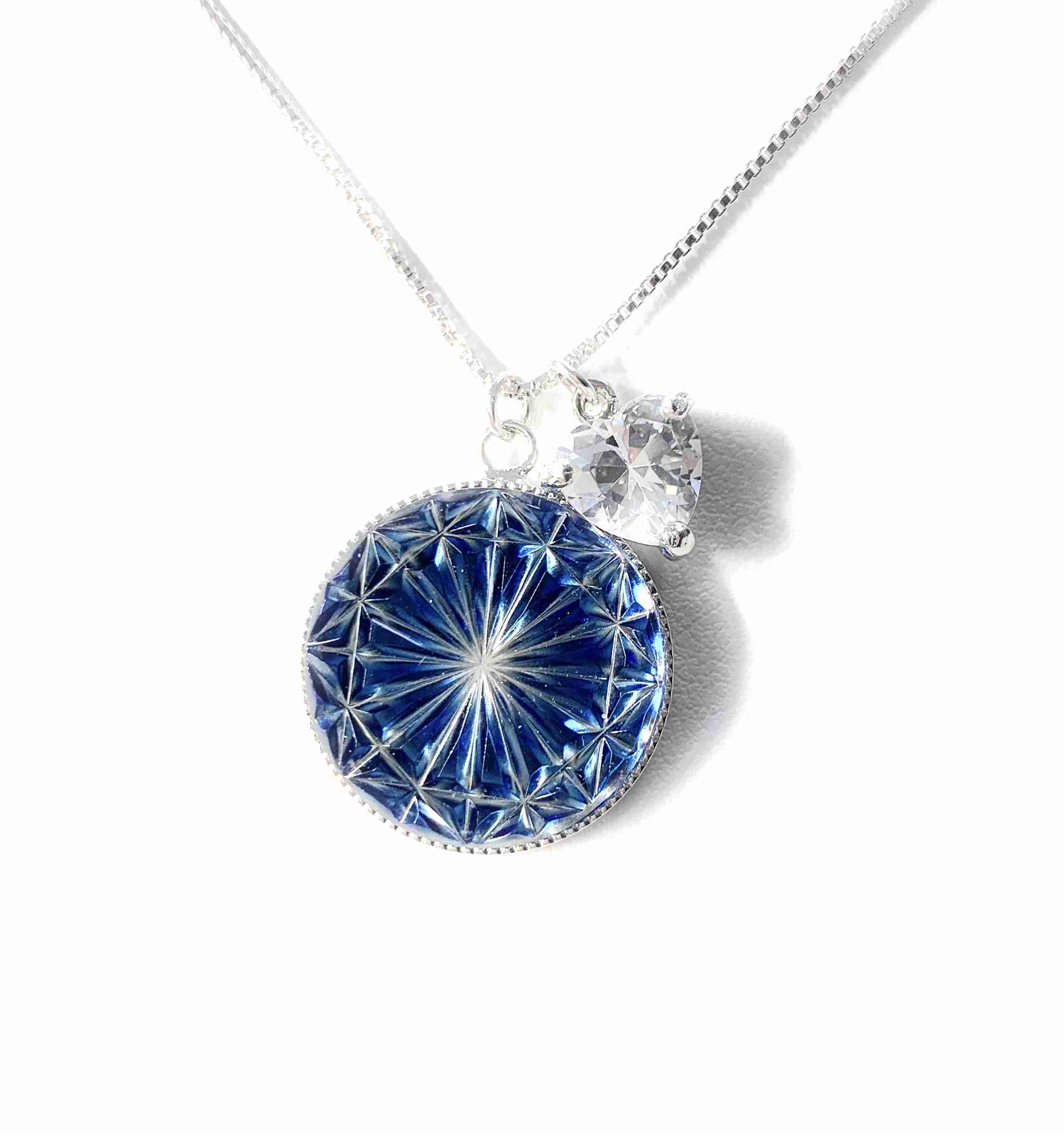 青いガラス小物が見たい！