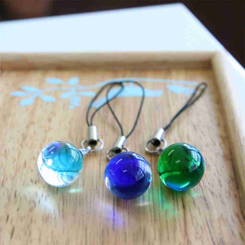 青いガラス小物が見たい！