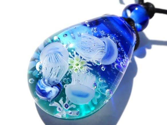 青いガラス小物が見たい！