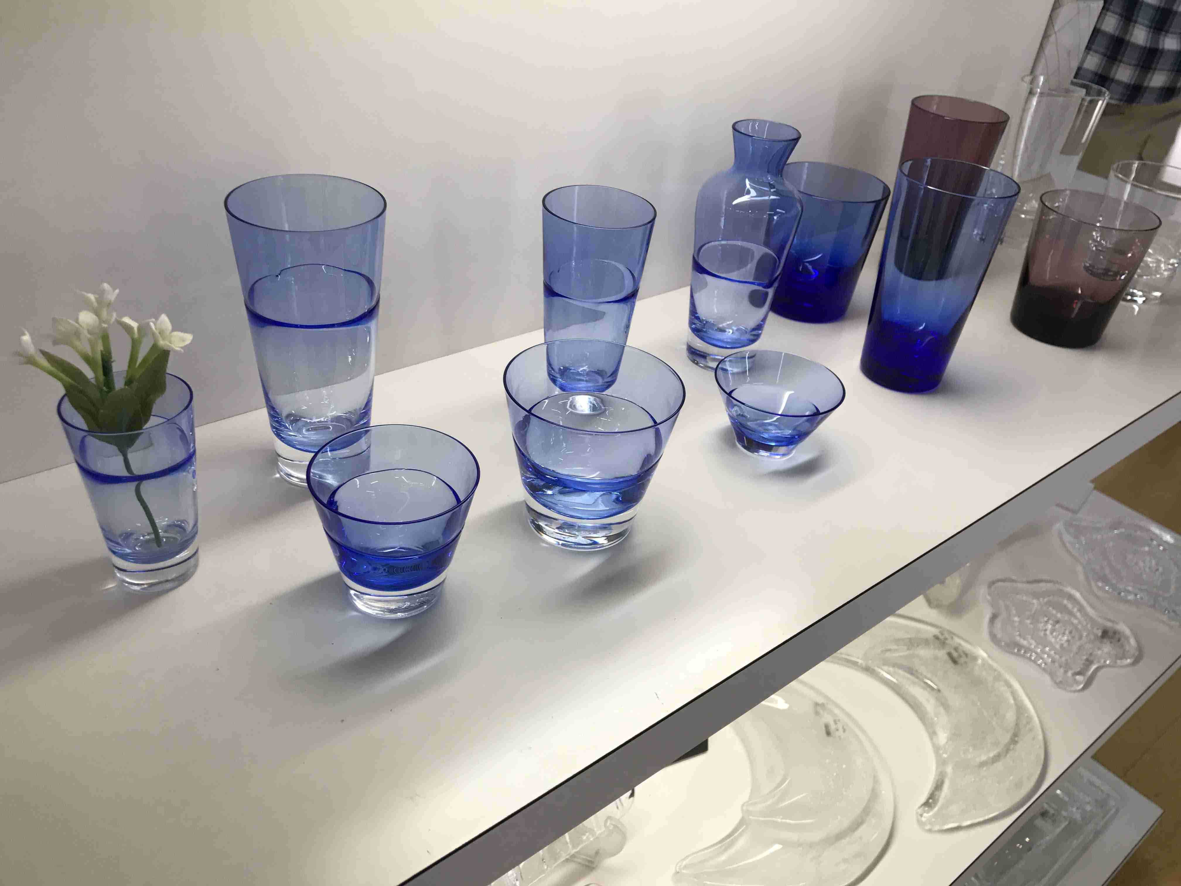 青いガラス小物が見たい！