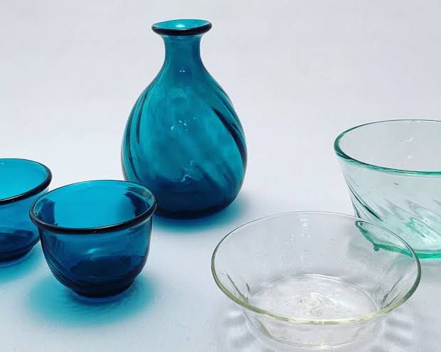 青いガラス小物が見たい！