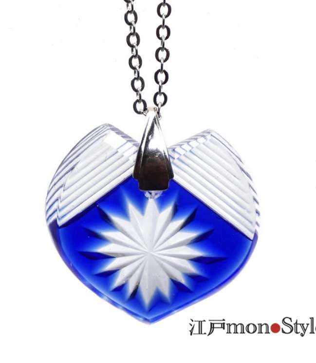 青いガラス小物が見たい！