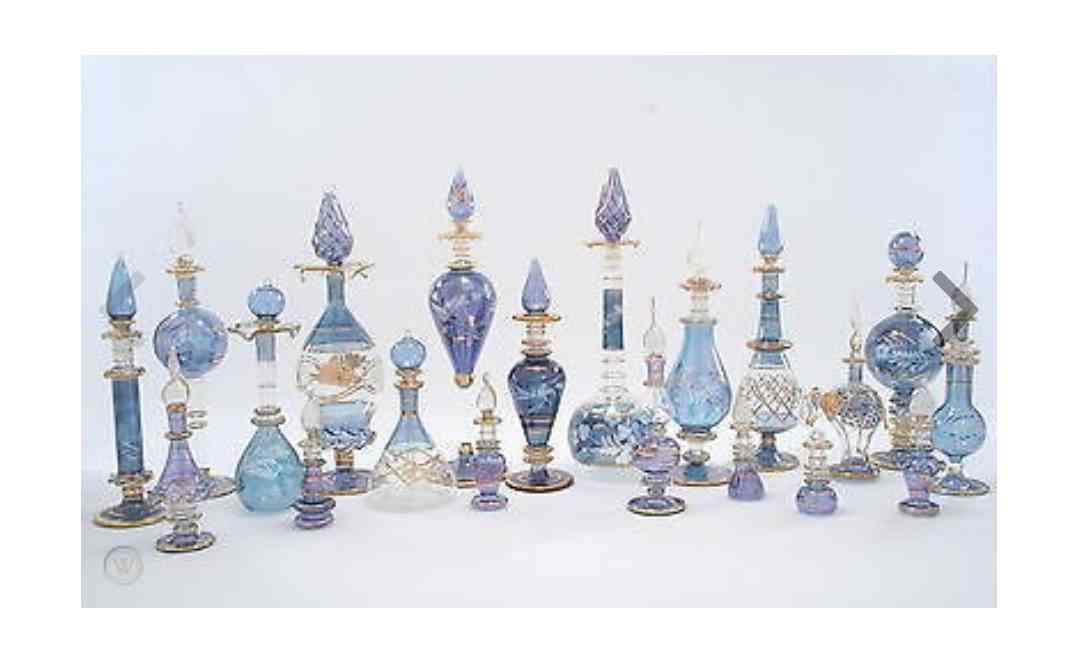 青いガラス小物が見たい！