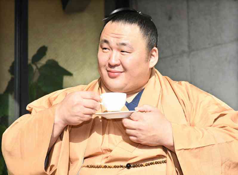 横綱 白鵬が45回目の優勝 照ノ富士との全勝どうしの一番制す