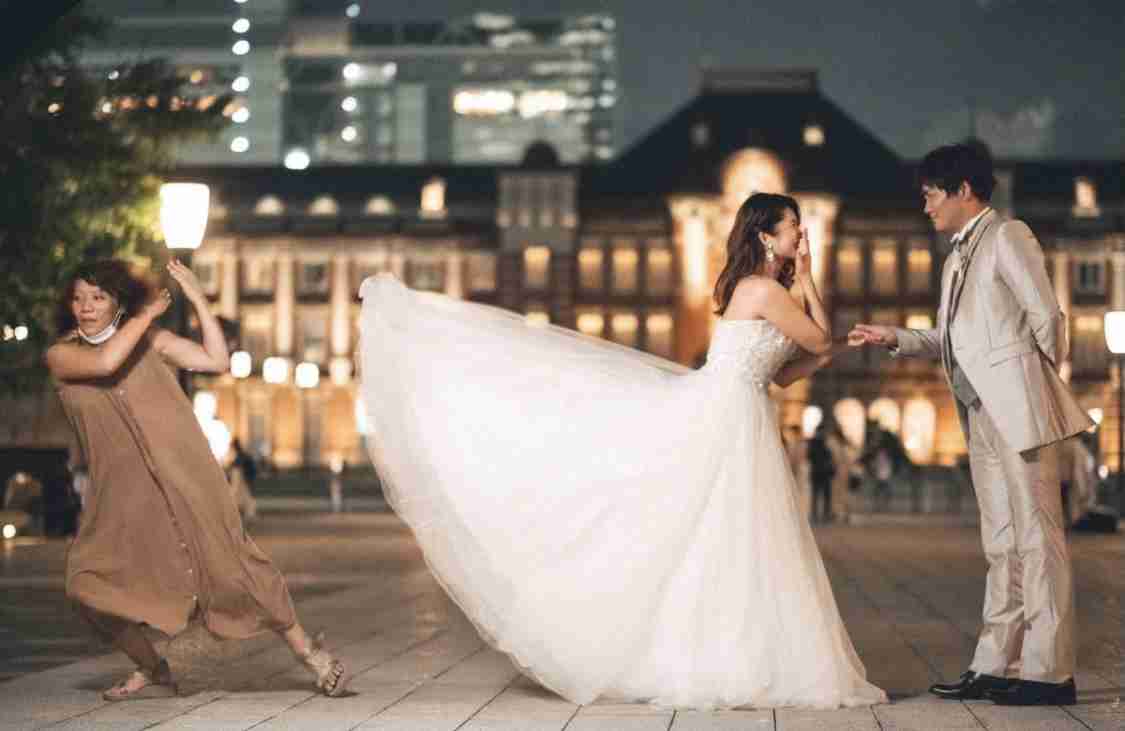 板野友美、夫・高橋奎二と挙式 花嫁ドレス&バックハグ姿公開「理想の夫婦」「素敵すぎる」