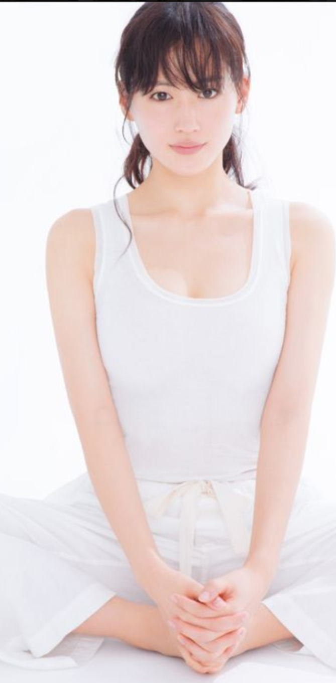 タンクトップ姿の女性芸能人の画像を貼るトピ