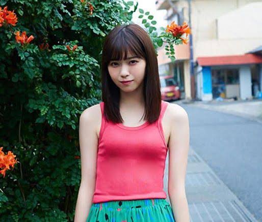 タンクトップ姿の女性芸能人の画像を貼るトピ