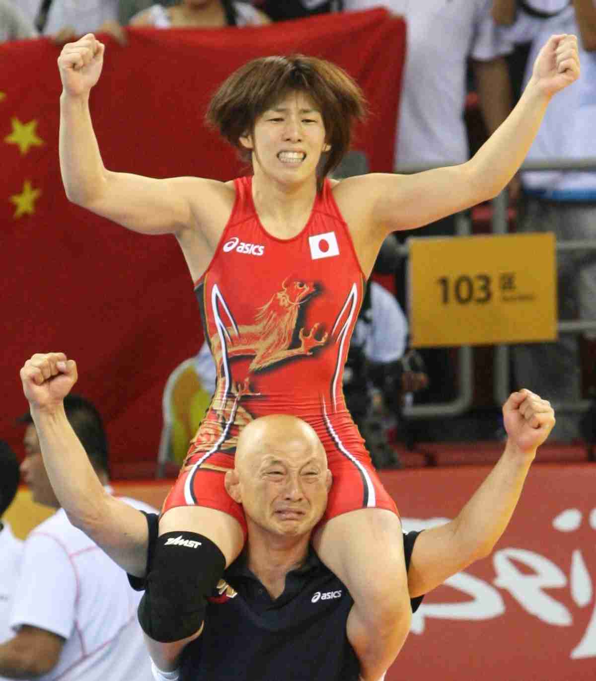 タンクトップ姿の女性芸能人の画像を貼るトピ