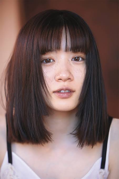 タンクトップ姿の女性芸能人の画像を貼るトピ