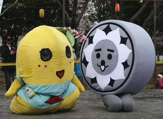 ゆるキャラの仲良しツーショット画像