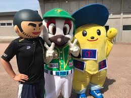 ゆるキャラの仲良しツーショット画像