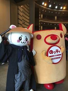 ゆるキャラの仲良しツーショット画像