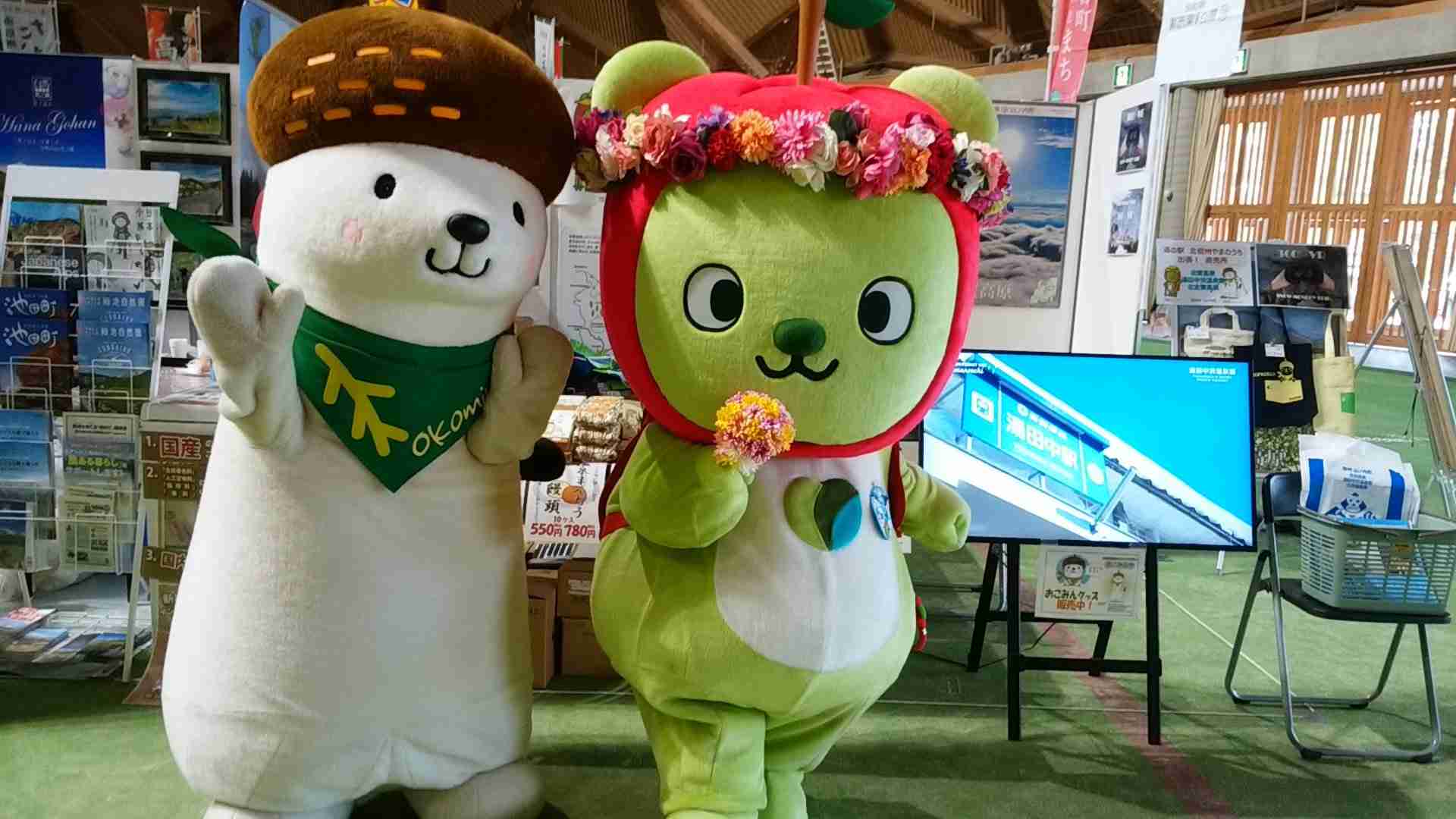 ゆるキャラの仲良しツーショット画像