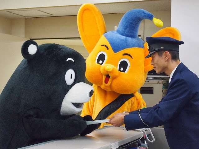 くまモンが「自力」で変色！？藍色くまモンが贈る「すごいエール」