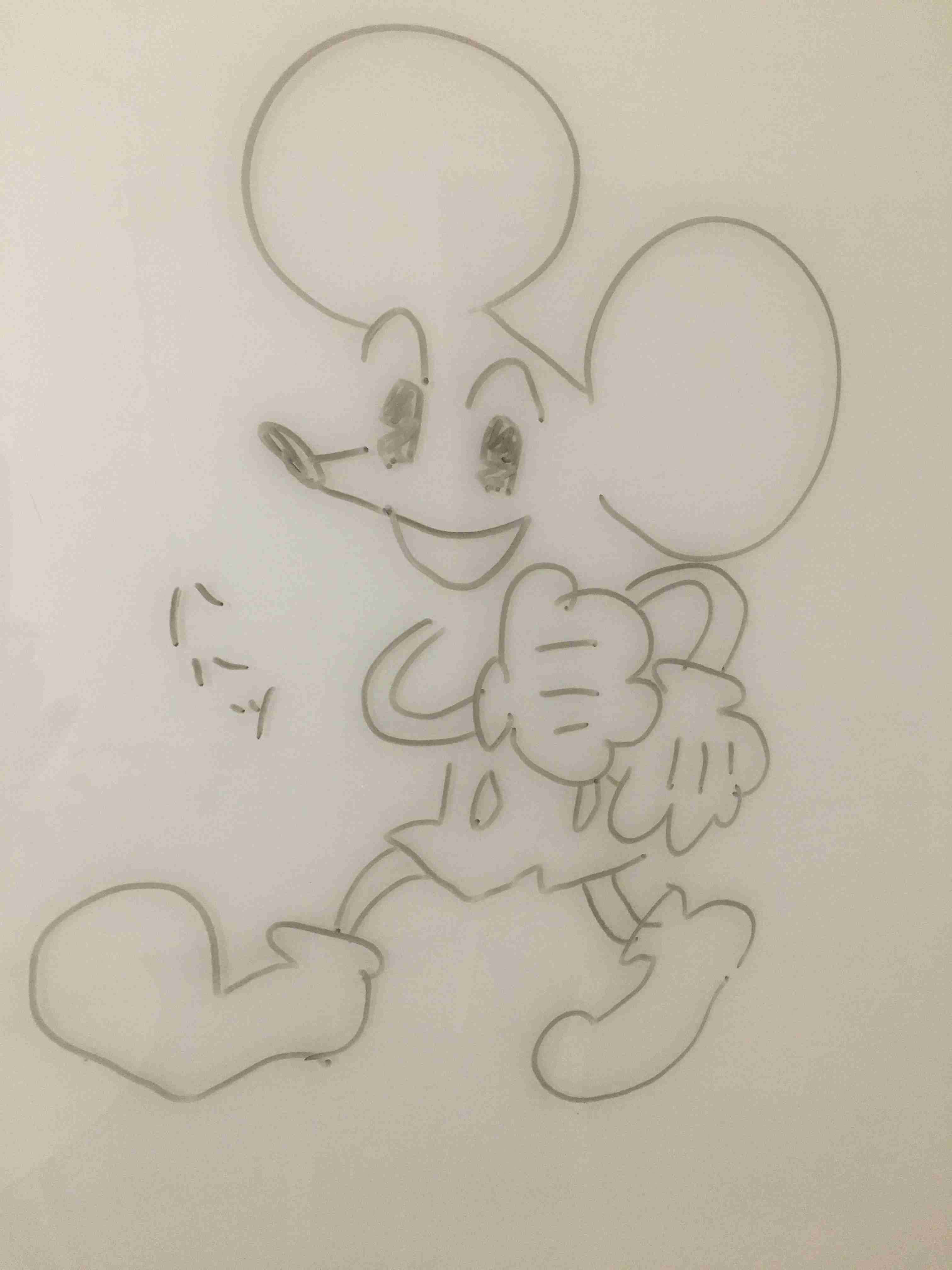 何も見ずにミッキーマウスを描くトピ