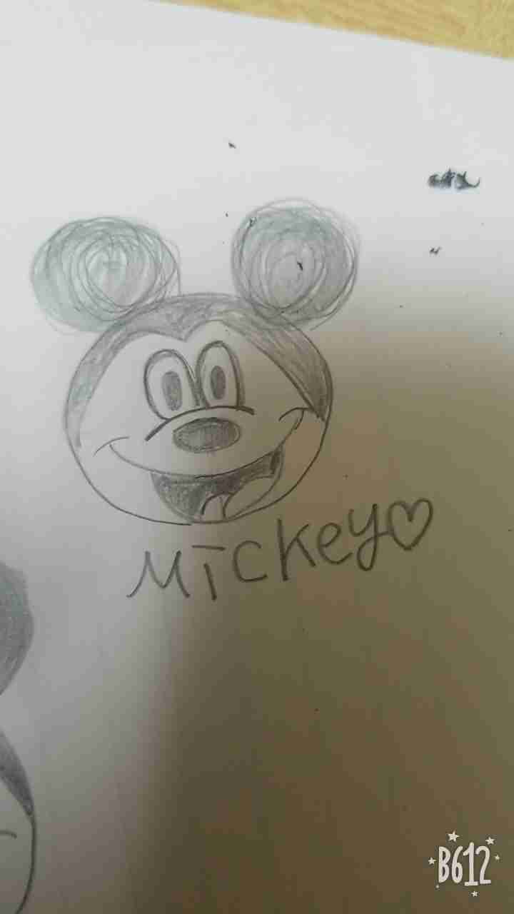 何も見ずにミッキーマウスを描くトピ