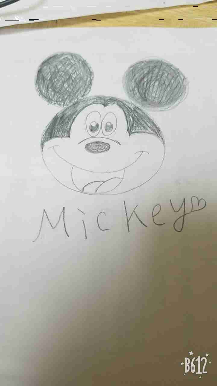 何も見ずにミッキーマウスを描くトピ