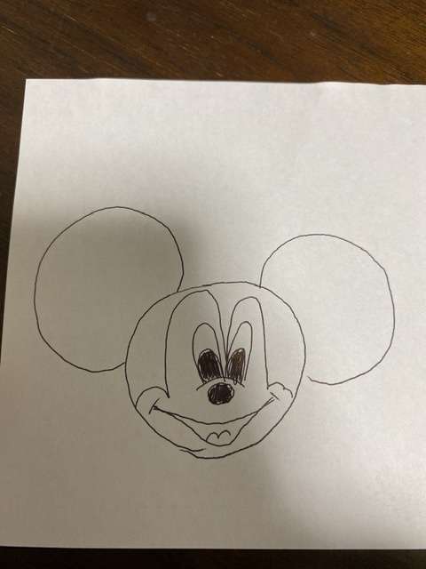 何も見ずにミッキーマウスを描くトピ