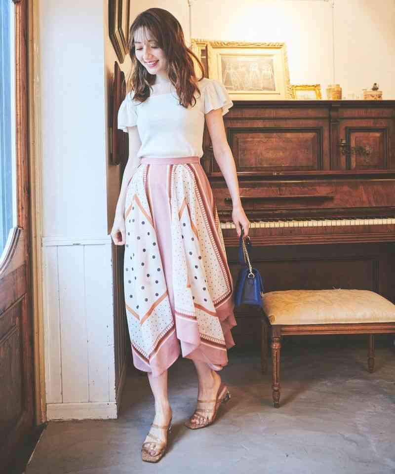 骨格ストレートの夏服