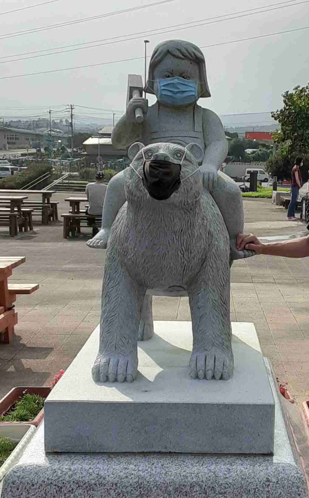 町で見かけたマスクをしたキャラクター達が見たい