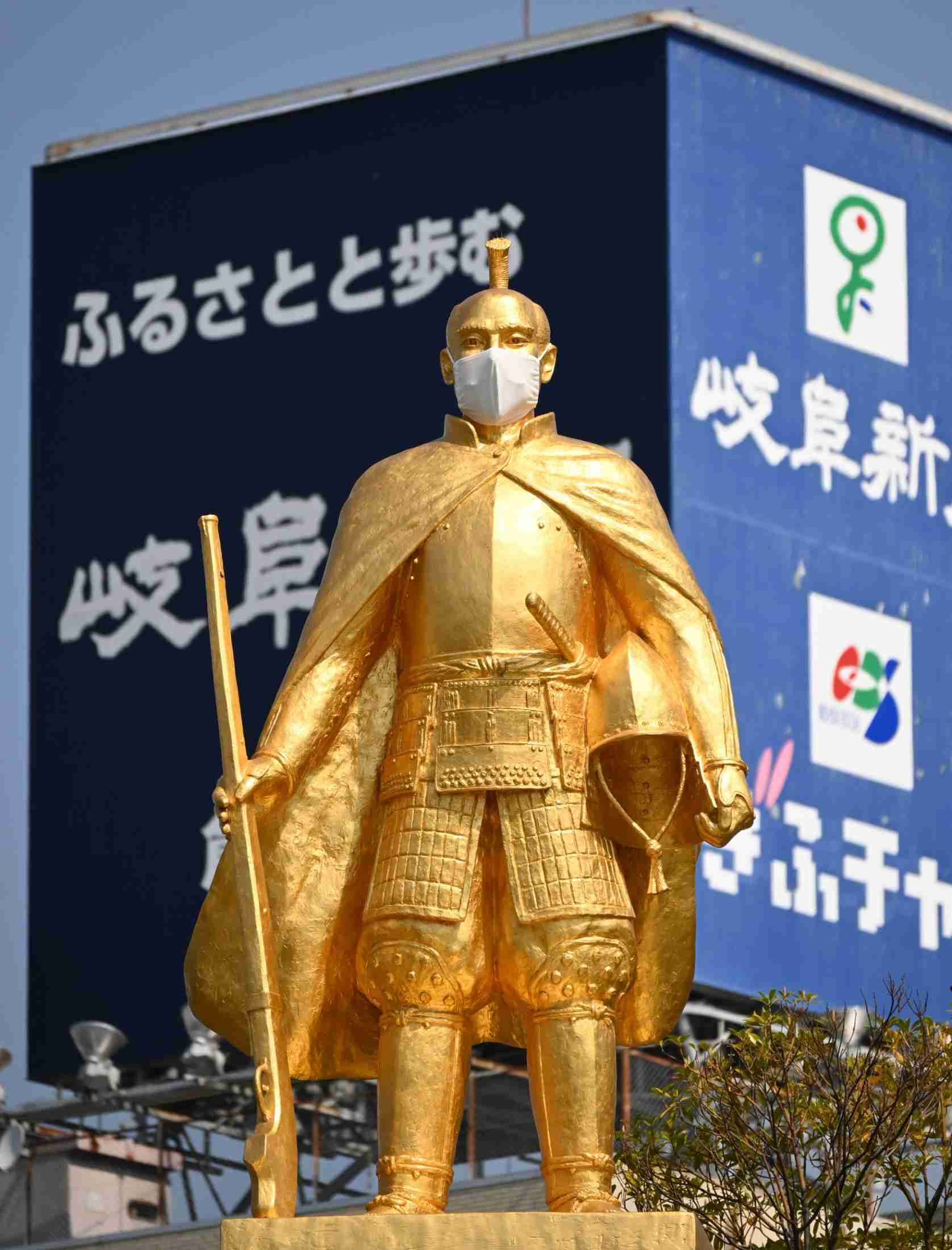 町で見かけたマスクをしたキャラクター達が見たい