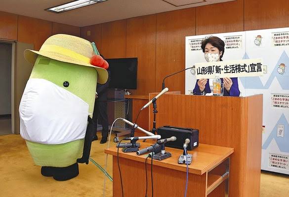 町で見かけたマスクをしたキャラクター達が見たい