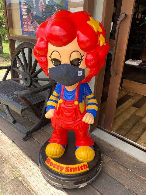 町で見かけたマスクをしたキャラクター達が見たい