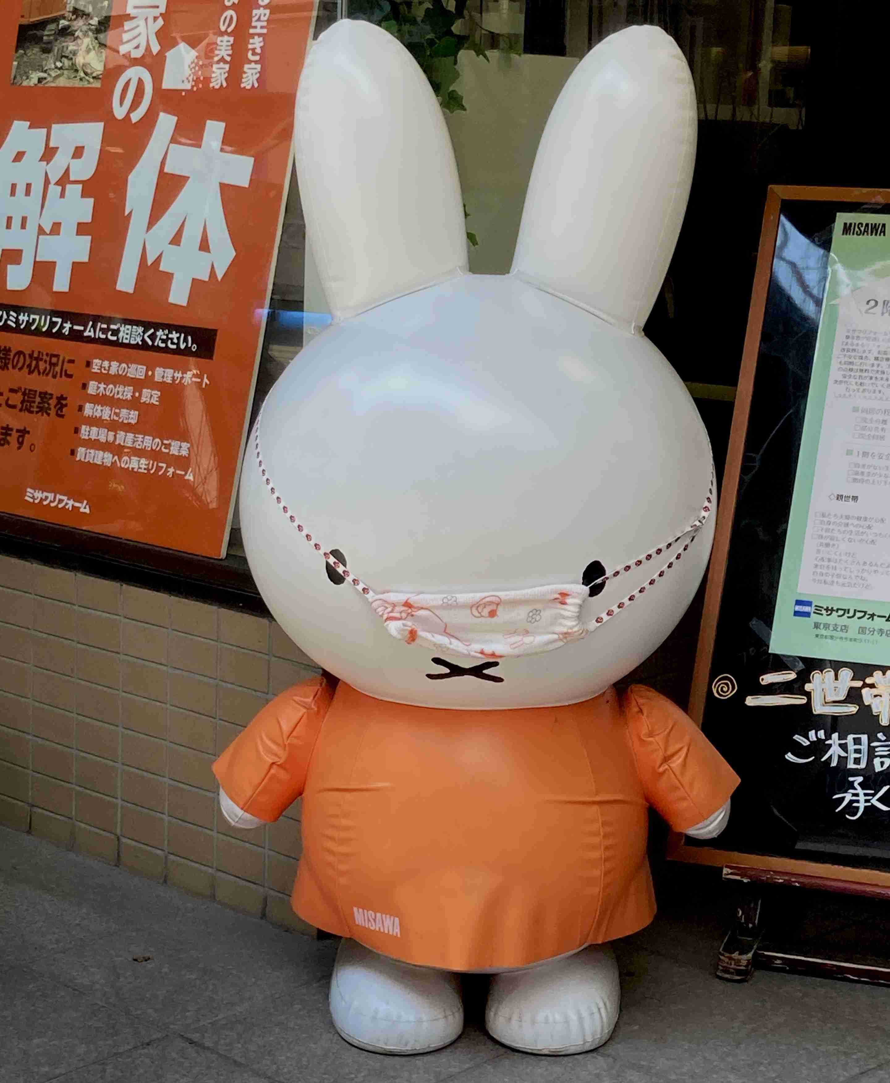 町で見かけたマスクをしたキャラクター達が見たい