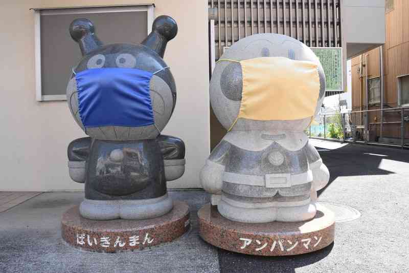 町で見かけたマスクをしたキャラクター達が見たい