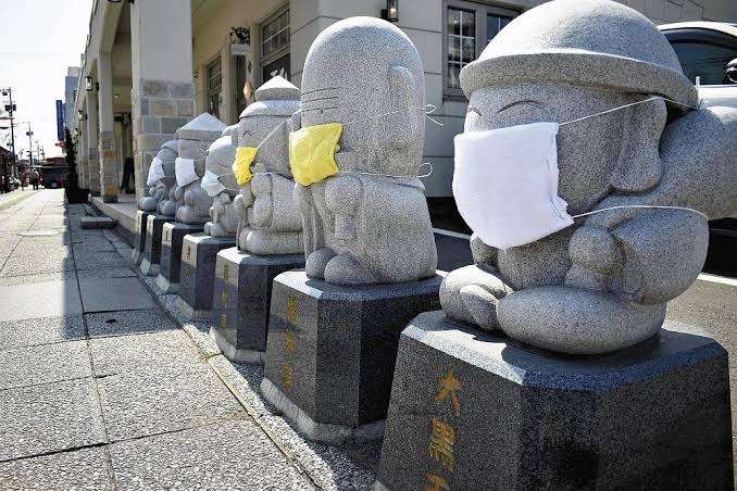 町で見かけたマスクをしたキャラクター達が見たい