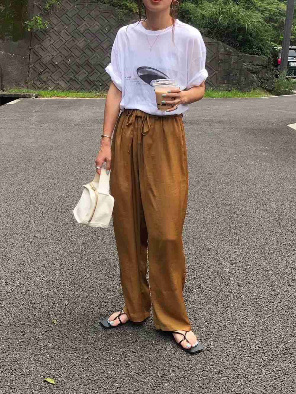 ワイドパンツが好き