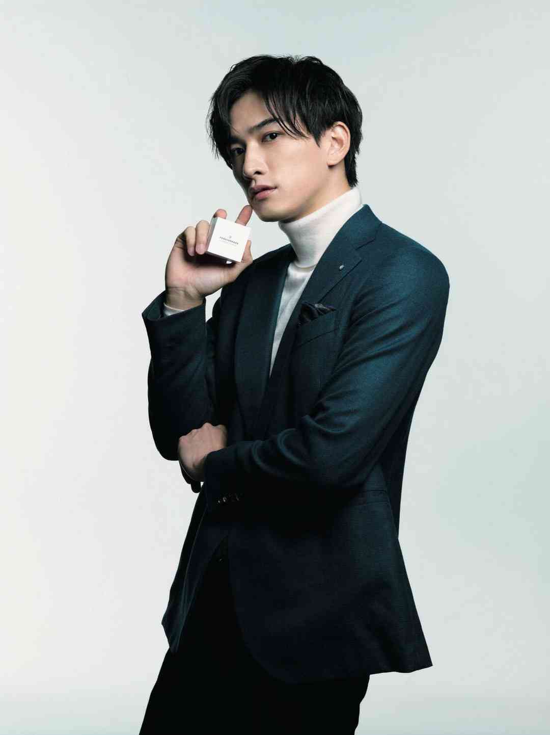 町田啓太、31歳バースデーで幼少期ショット公開「すでにイケメン」「可愛すぎ」と反響