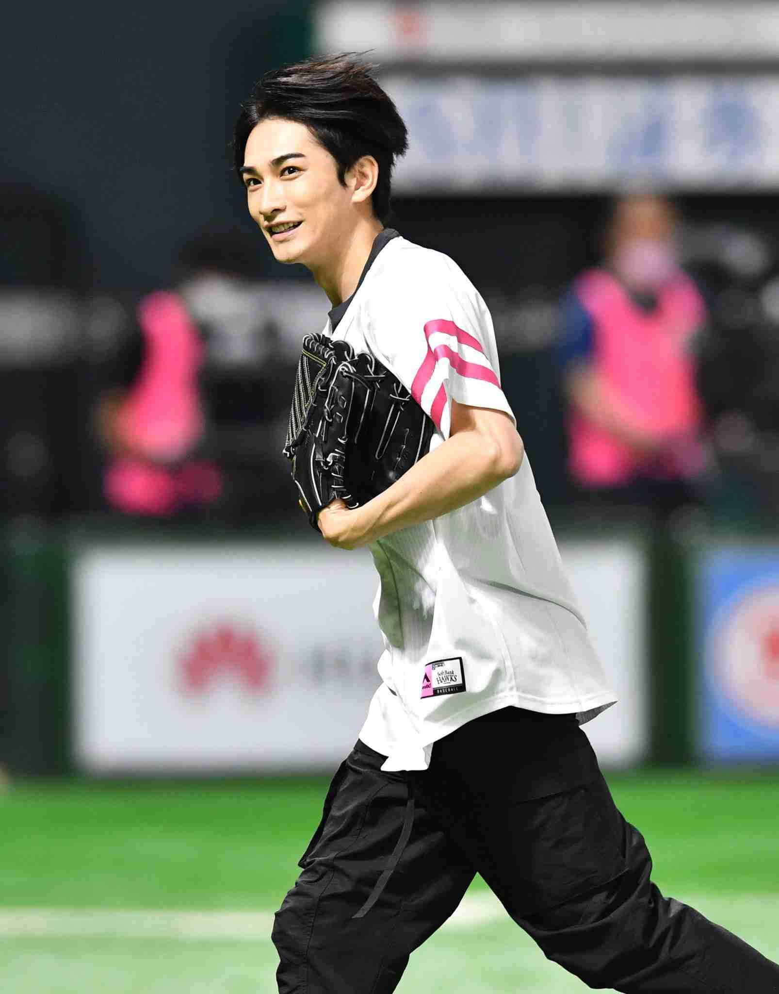 町田啓太、31歳バースデーで幼少期ショット公開「すでにイケメン」「可愛すぎ」と反響