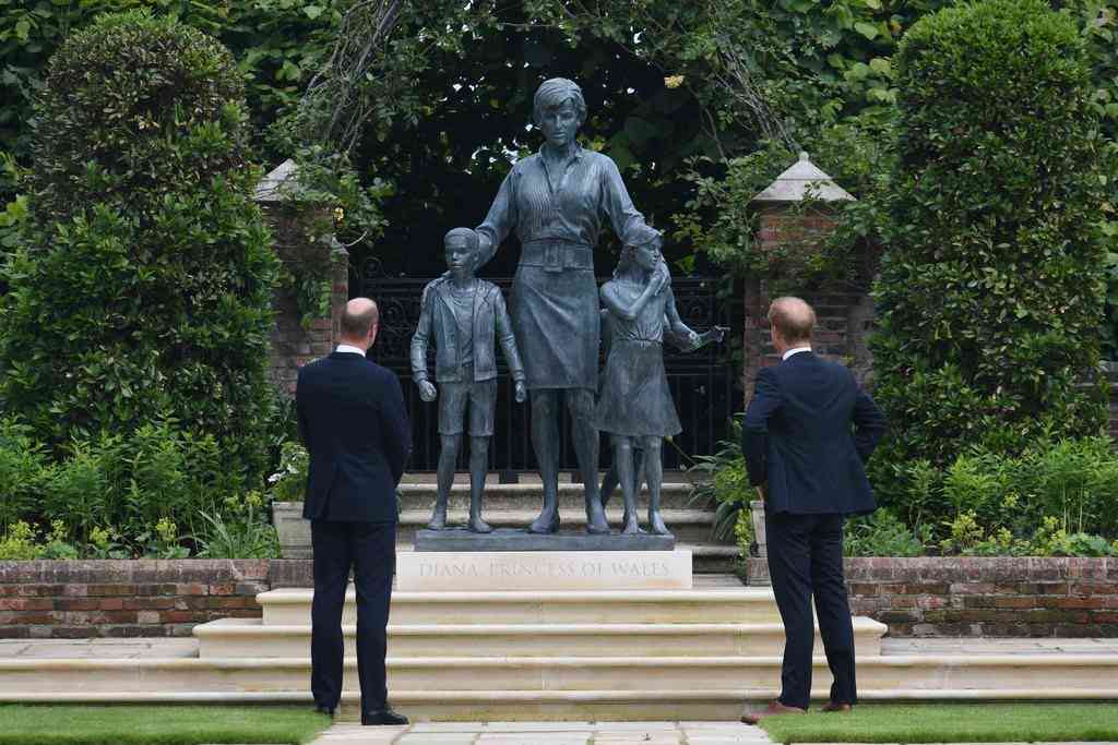 ヘンリー王子が英国に帰国　故ダイアナ妃像の除幕式にウィリアム王子と出席予定
