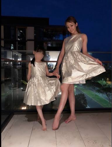 神田うの、長女とおそろいのミニーのミニスカでTDS「こんなに脚長い母娘見たことない」