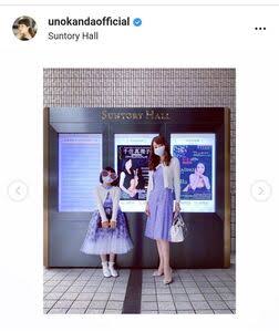 神田うの、長女とおそろいのミニーのミニスカでTDS「こんなに脚長い母娘見たことない」