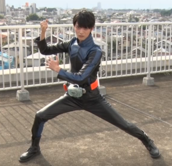 《スクープ撮》仮面ライダー俳優・瀬戸利樹が“自粛破りパーティ”からアナウンサー風美女を“お持ち帰り”