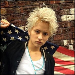 《スクープ撮》仮面ライダー俳優・瀬戸利樹が“自粛破りパーティ”からアナウンサー風美女を“お持ち帰り”