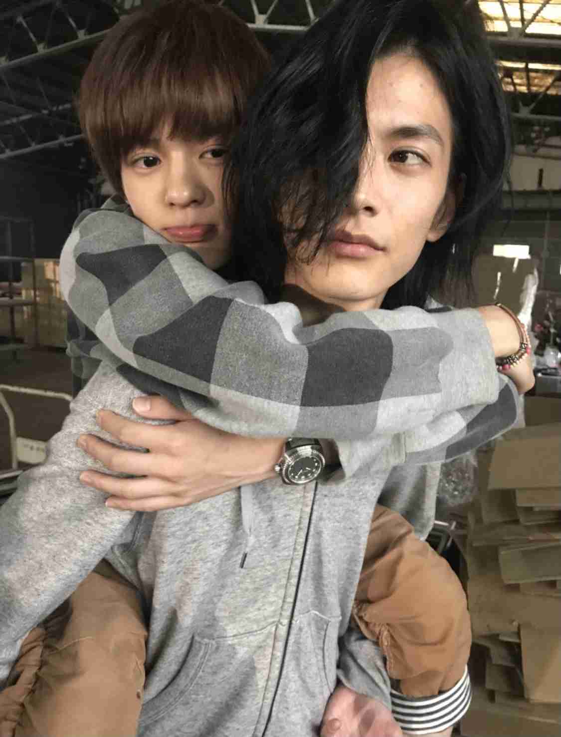 《スクープ撮》仮面ライダー俳優・瀬戸利樹が“自粛破りパーティ”からアナウンサー風美女を“お持ち帰り”