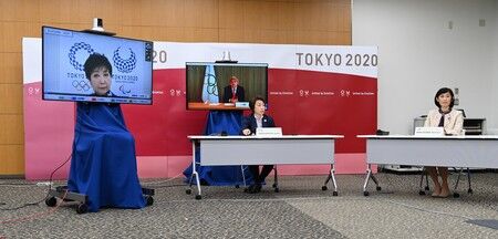 小池知事「どこかで倒れても本望と思ってやり抜きたい」　退院後、初登庁し会見