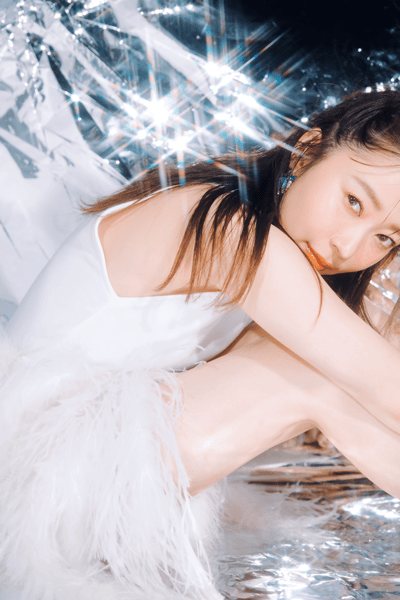 橋本環奈、美デコルテ全開で色気「ギャップ!!」「か、かわいい、透明感」 『ar』表紙で“オトナ美”披露 
