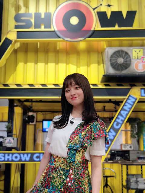 橋本環奈、美デコルテ全開で色気「ギャップ!!」「か、かわいい、透明感」 『ar』表紙で“オトナ美”披露 
