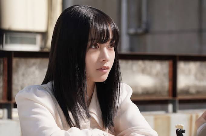橋本環奈、美デコルテ全開で色気「ギャップ!!」「か、かわいい、透明感」 『ar』表紙で“オトナ美”披露 