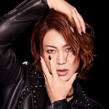 氷川きよし、全身黒レースの美しい“サナギ”姿「もだえる幼虫は蛹から蝶へ」