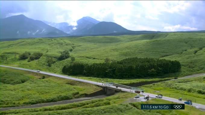 男子ロードレース沿道に大勢の人「神社に大量の自転車が突っ込む」観戦に自粛要請も…