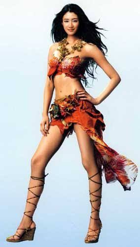 小雪、パックリ胸元ドレス姿「So beautiful...!!」「素敵です」