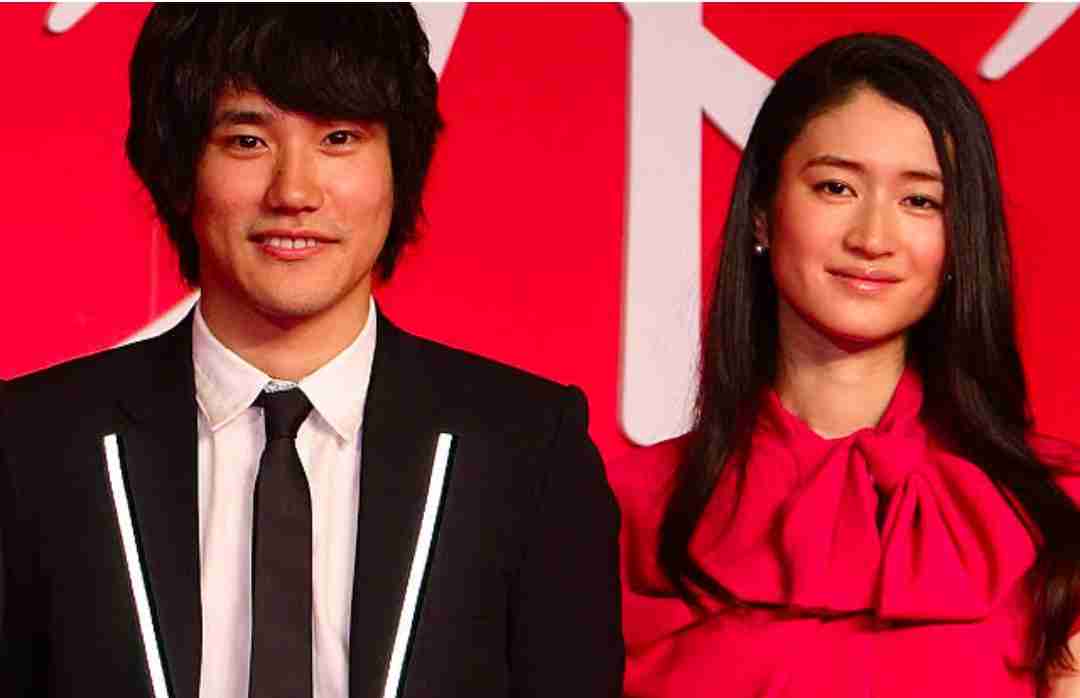 小雪、パックリ胸元ドレス姿「So beautiful...!!」「素敵です」