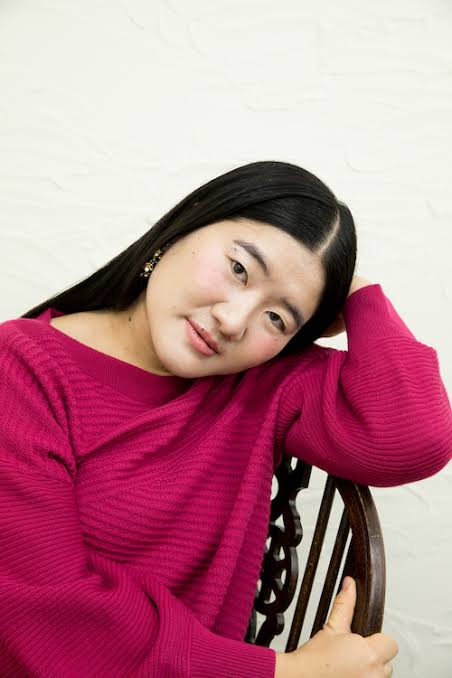 小雪、パックリ胸元ドレス姿「So beautiful...!!」「素敵です」