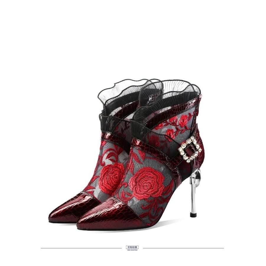 美しいヒールの写真を見せ合おう