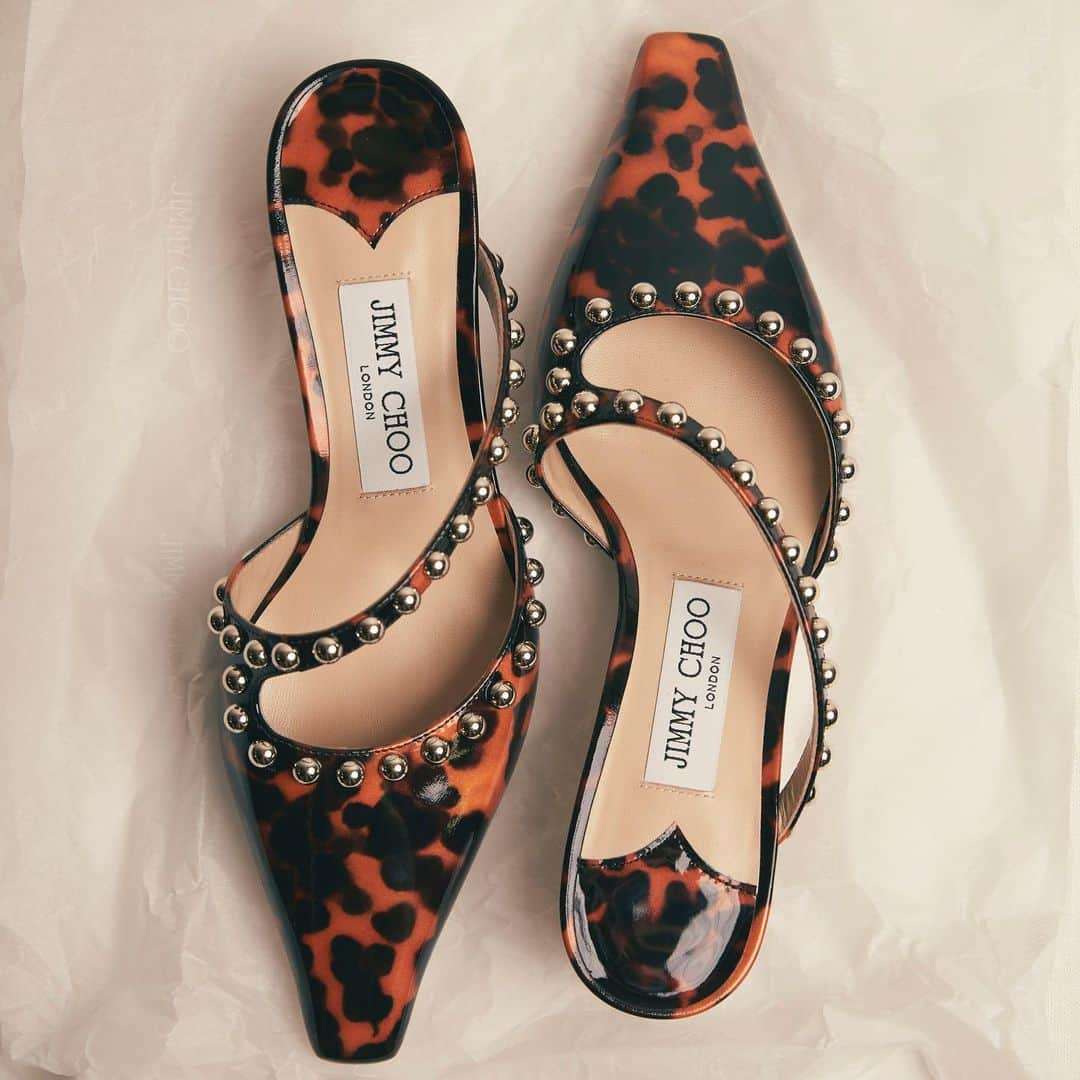 美しいヒールの写真を見せ合おう